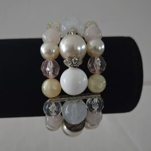Elegant Pearl and Bead Bracelet